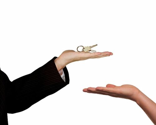 real-estate-agent-sale-home