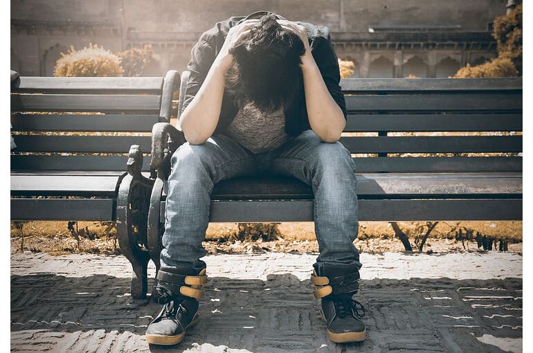 benches-blue-jeans-casual-daytime